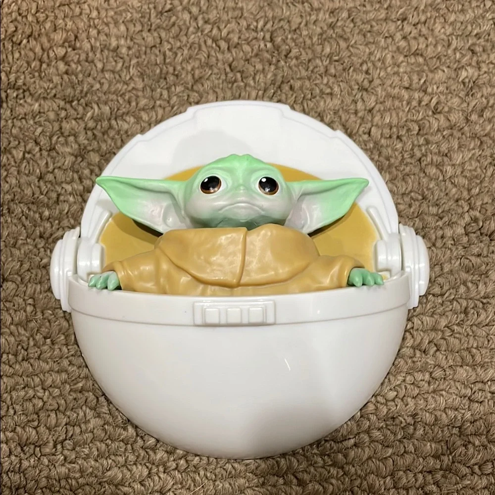 Baby Yoda Figure in White Pod Cane Topper